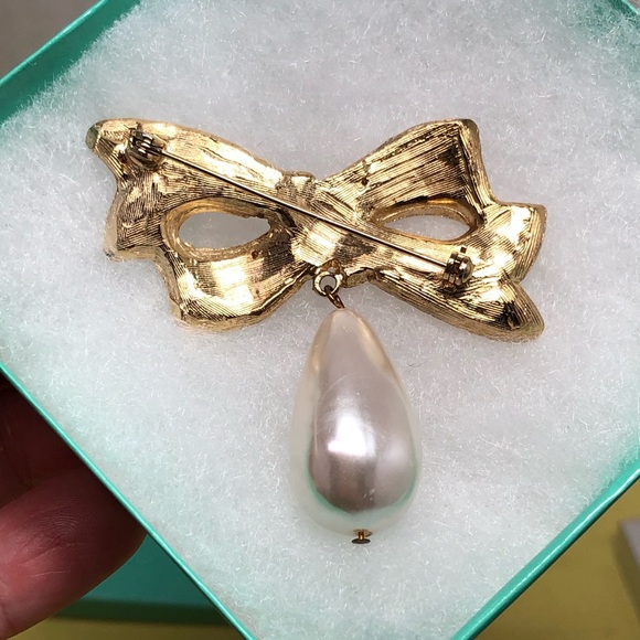 Vintage Brooch Rhinestone & Faux Pearl Drop - Picture 4 of 12